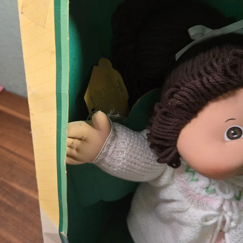 Cabbage Patch Kids 1985 16in Girl Doll MPN 3900 Soft Body in Original Box